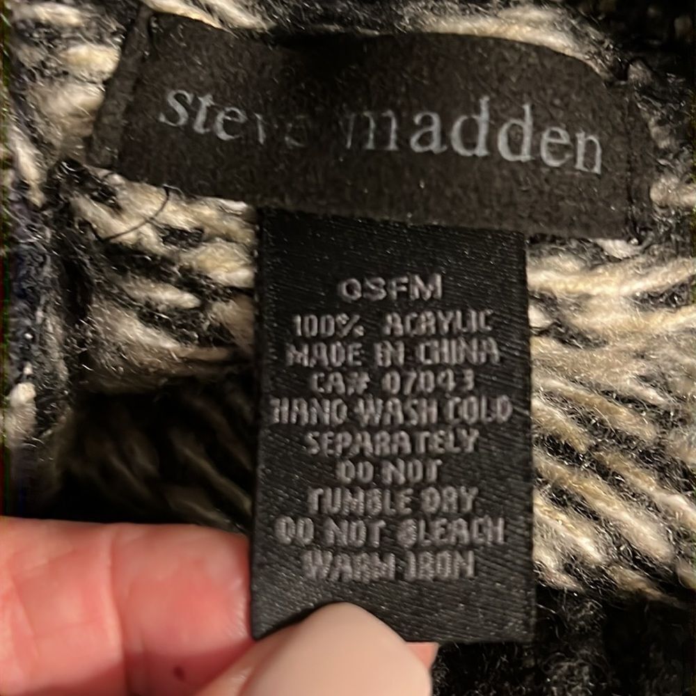 Steve Madden Turtleneck Pullover Black/Grey Sweater Vest O/S‎ - Picture 12 of 12
